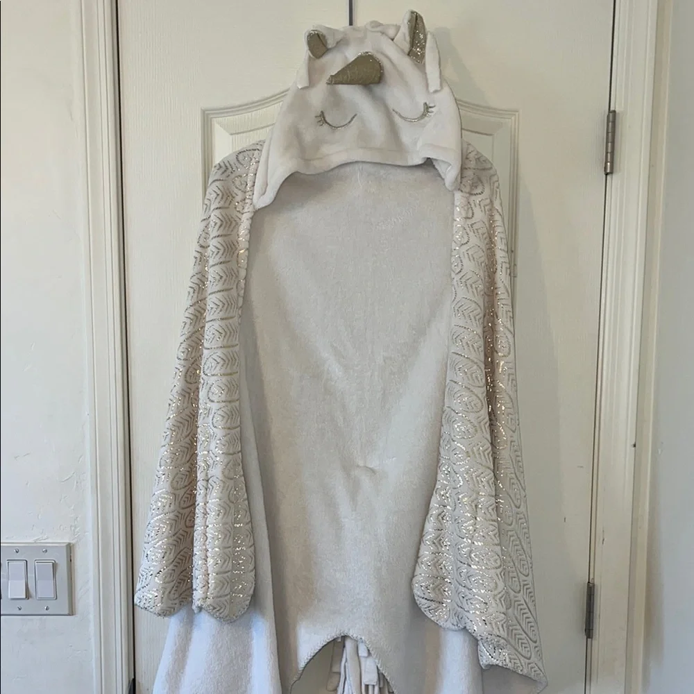 Cozy Cream Cape Unicorn Hooded Blanket‎ with pockets